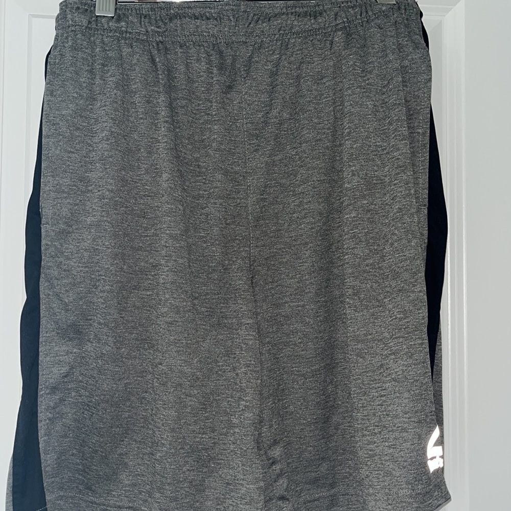 REEBOK RUNNING SHORTS - Picture 4 of 4